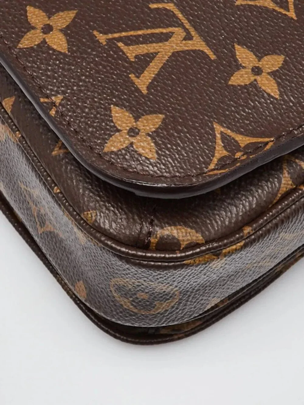 Louis Vuitton Monogram Canvas Patches Pochette Metis Bag